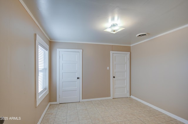 empty room with ornamental molding