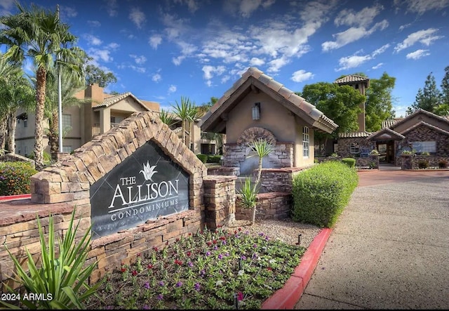 view of community / neighborhood sign