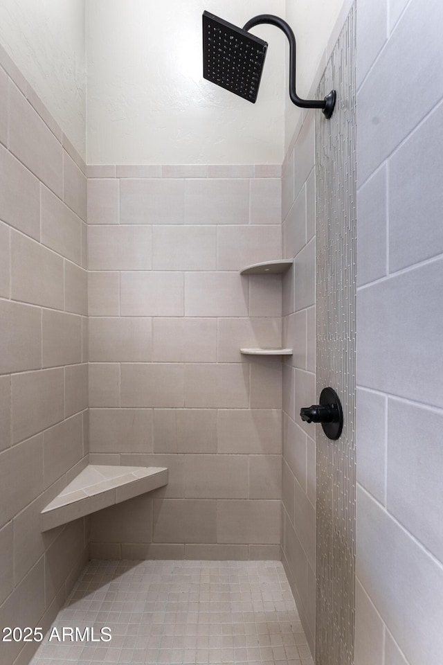 bathroom featuring tiled shower