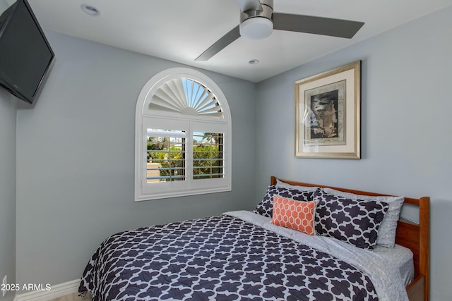 bedroom with ceiling fan