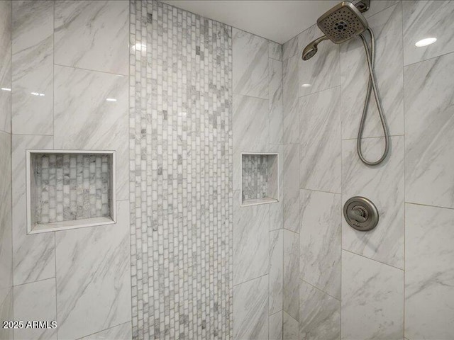 bathroom featuring tiled shower