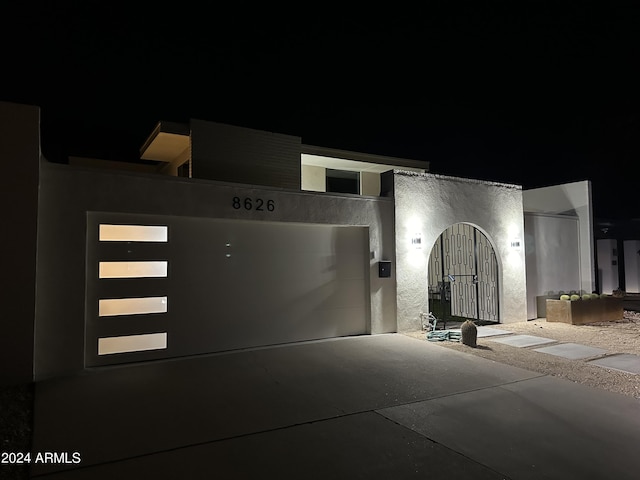 view of front facade featuring a garage