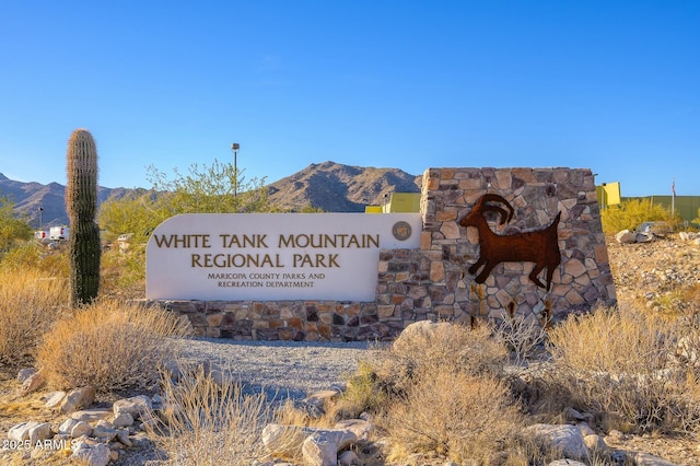 community / neighborhood sign with a mountain view