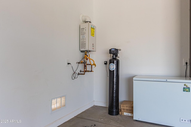 10447 W Salter Dr, Peoria, AZ 85382 - detailed view of concrete flooring