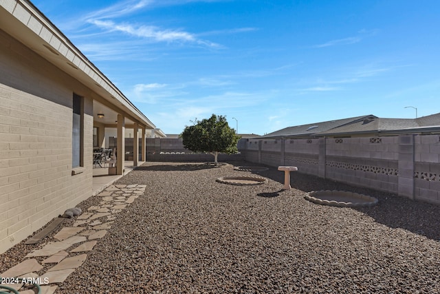 view of yard featuring a patio