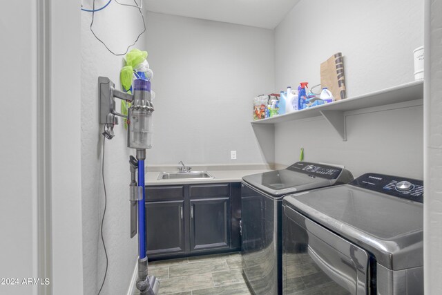 laundry room featuring cabinets, sink, and independent washer and dryer