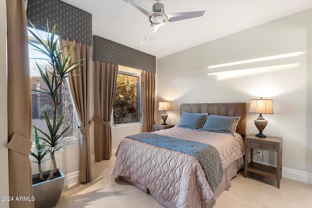 bedroom with ceiling fan