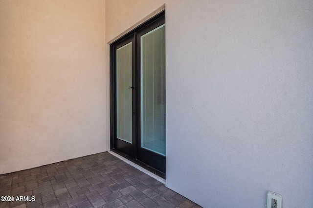 property entrance featuring stucco siding