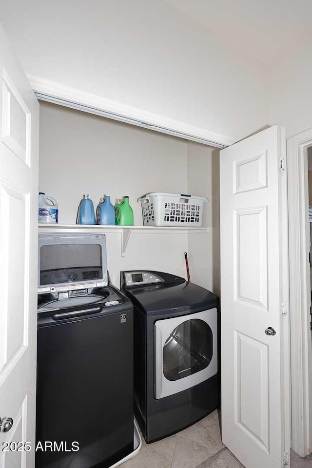 7712 S 37th Way, Phoenix, AZ 85042 - laundry room with independent washer and dryer