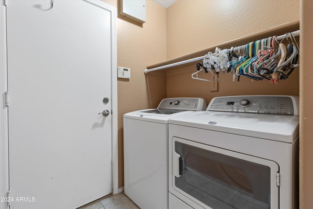 laundry area featuring light tile patterned flooring and washing machine and dryer