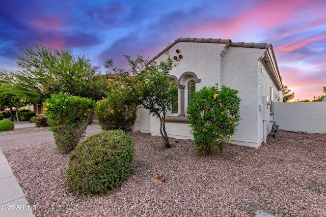 3884 S Wilson Dr, Chandler, AZ 85286 - view of side of home with stucco siding