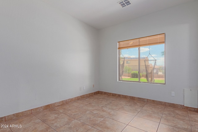 empty room featuring light tile patterned flooring