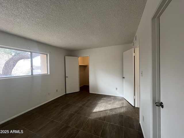 unfurnished bedroom featuring a textured ceiling