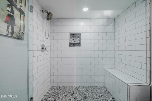 bathroom featuring a tile shower