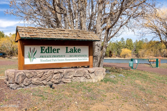 view of property's community featuring a water view