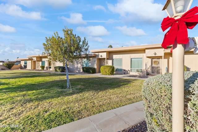 view of front of property with a front lawn