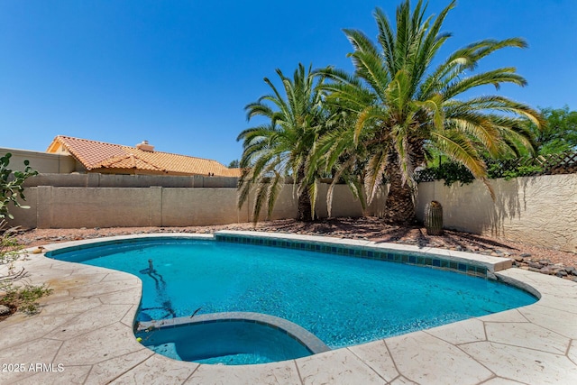 16216 N Runyon Pl, Fountain Hills, AZ 85268 - view of swimming pool featuring a fenced backyard and a pool with connected hot tub