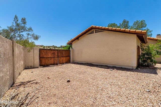 16216 N Runyon Pl, Fountain Hills, AZ 85268 - view of side of property with stucco siding and a gate