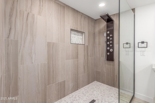 bathroom featuring tiled shower