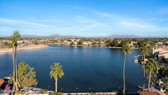 water view with a mountain view