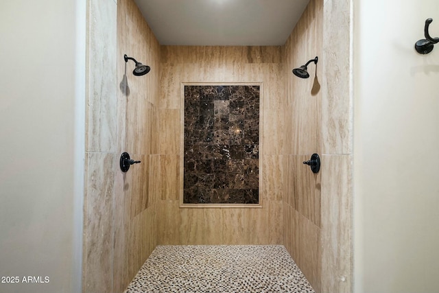 bathroom featuring a tile shower