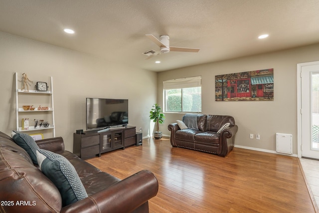 living room with light wood finished floors, visible vents, baseboards, recessed lighting, and a ceiling fan