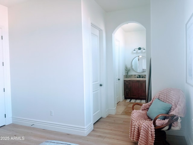 22406 S 173rd Way, Gilbert, AZ 85298 - hall featuring light wood finished floors and arched walkways