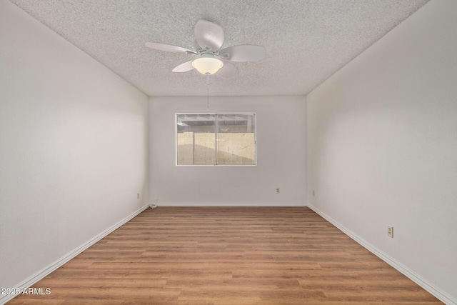 unfurnished room featuring a textured ceiling, light hardwood / wood-style flooring, and ceiling fan