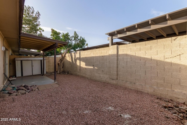 view of yard featuring a patio