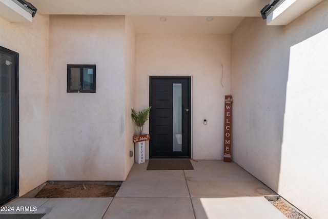 property entrance with stucco siding