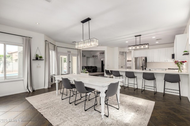 dining space featuring baseboards, recessed lighting, and visible vents