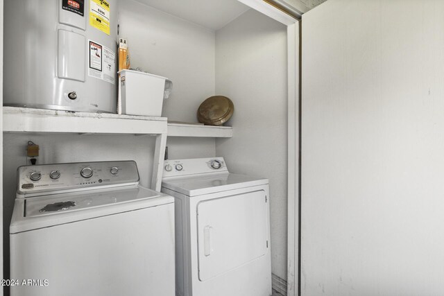 2025 E Campbell Ave Unit 260, Phoenix, AZ 85016 - laundry room featuring independent washer and dryer, electric water heater, and laundry area
