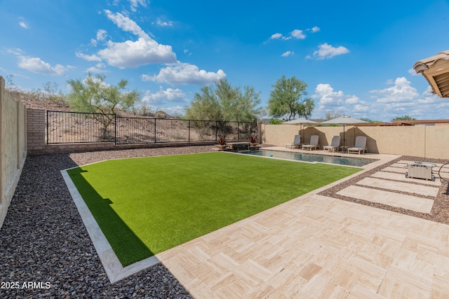12712 W Milton Dr, Peoria, AZ 85383 - view of yard featuring a patio