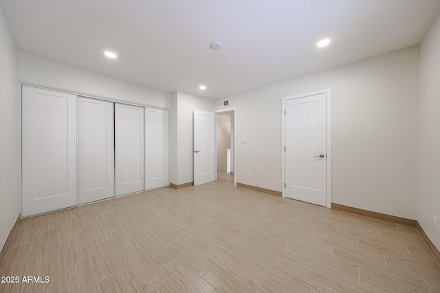 unfurnished bedroom featuring recessed lighting, visible vents, light wood-style flooring, and baseboards