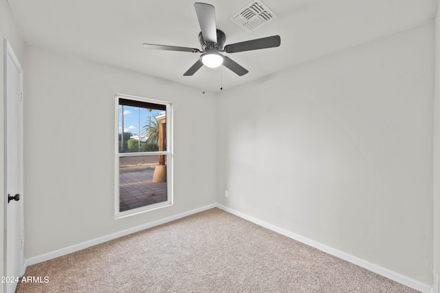 carpeted spare room featuring ceiling fan