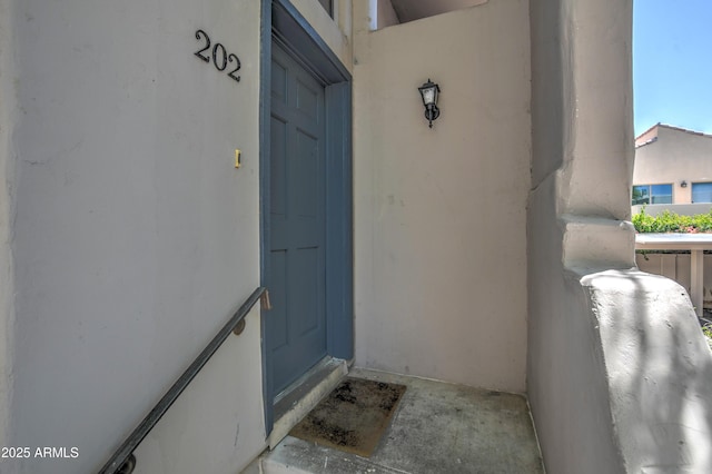7300 N Dreamy Draw Dr Unit 202, Phoenix, AZ 85020 - entrance to property featuring stucco siding