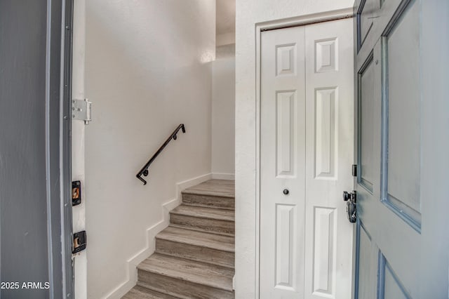 7300 N Dreamy Draw Dr Unit 202, Phoenix, AZ 85020 - stairway featuring wood finished floors and baseboards