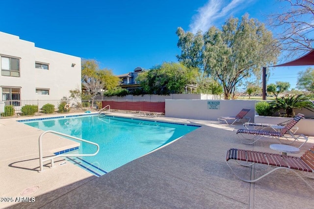 7300 N Dreamy Draw Dr Unit 202, Phoenix, AZ 85020 - community pool with a patio