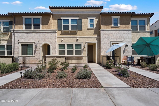 1823 E Chelsea Ln Unit 106, Gilbert, AZ 85295 - townhome / multi-family property with stone siding, stucco siding, fence, and a tiled roof