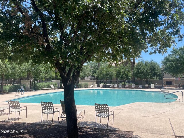 1823 E Chelsea Ln Unit 106, Gilbert, AZ 85295 - community pool featuring fence and a patio
