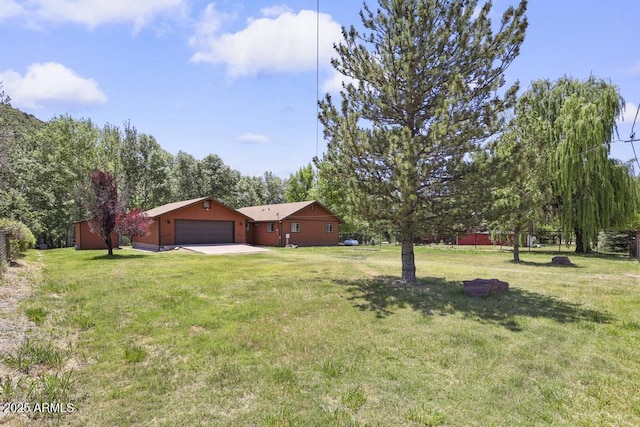 2137 N Flowing Springs Rd, Payson, AZ 85541 - view of green lawn with a garage and driveway