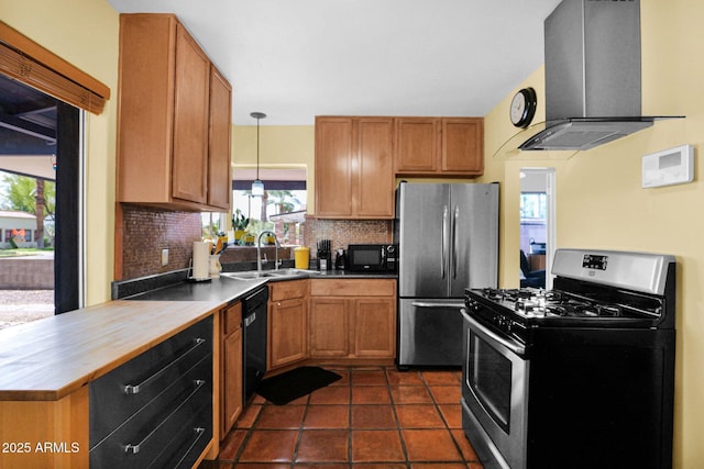 kitchen with tasteful backsplash, extractor fan, dark tile patterned floors, black appliances, and a sink