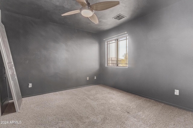 spare room featuring carpet and ceiling fan