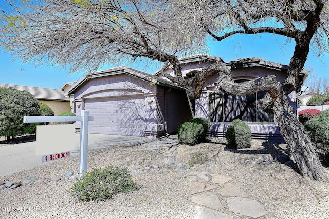 4506 E Lone Cactus Dr, Phoenix, AZ 85050 - view of front of home with stucco siding and an attached garage