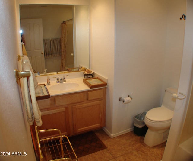 4506 E Lone Cactus Dr, Phoenix, AZ 85050 - full bathroom featuring vanity, baseboards, tile patterned flooring, curtained shower, and toilet