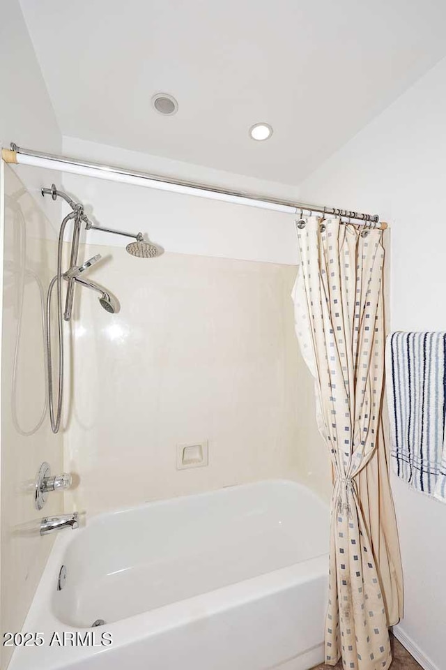 4506 E Lone Cactus Dr, Phoenix, AZ 85050 - bathroom featuring shower / tub combo with curtain and recessed lighting