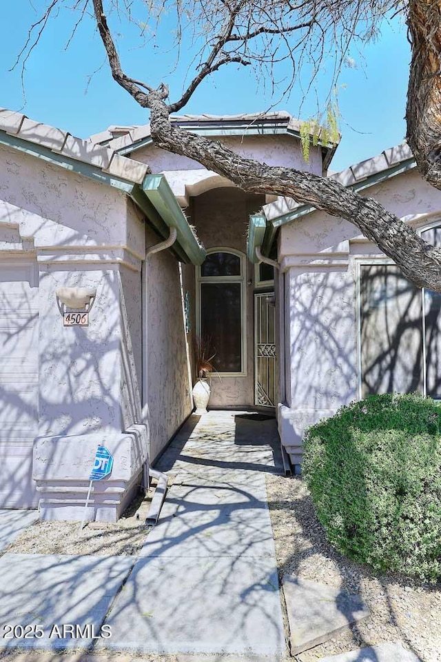 4506 E Lone Cactus Dr, Phoenix, AZ 85050 - property entrance with stucco siding