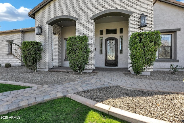 property entrance featuring stucco siding