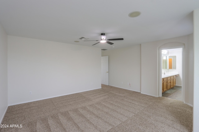 carpeted empty room featuring ceiling fan