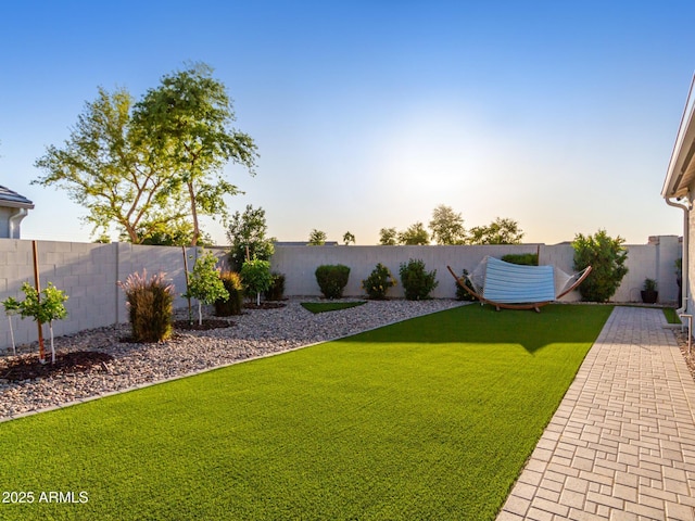 view of yard at dusk